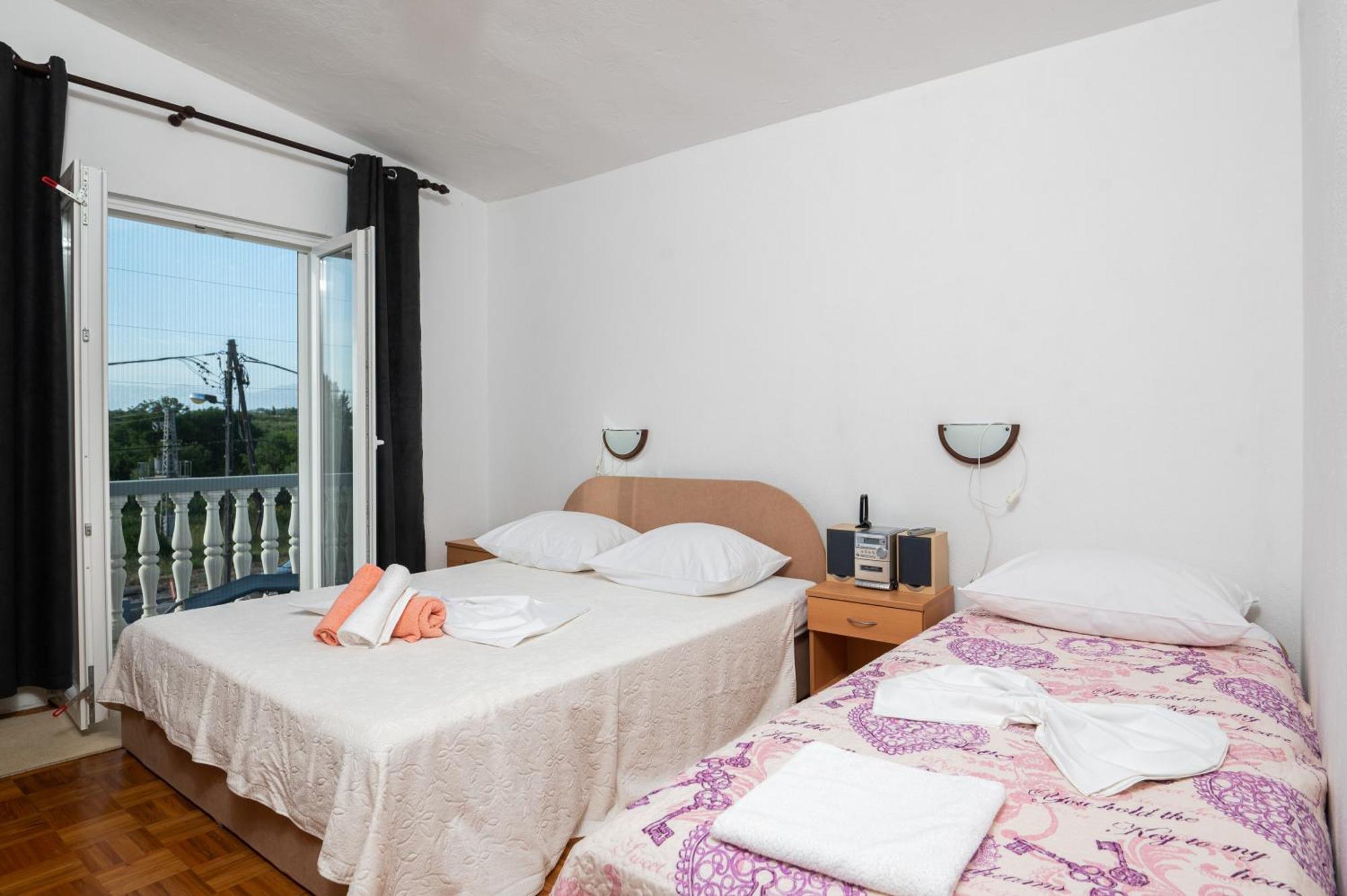Marina'S Apartments Razanac Room photo